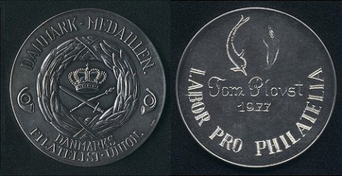 Tom Plovsts Danmark-Medaillen udlånt af Henrik Plovst.